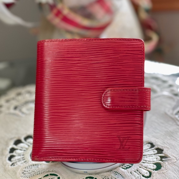 Authentic LOUIS VUITTON Red Epi bifold wallet - Picture 5 of 15